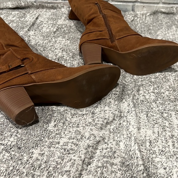 Camel color boots - Picture 2 of 3